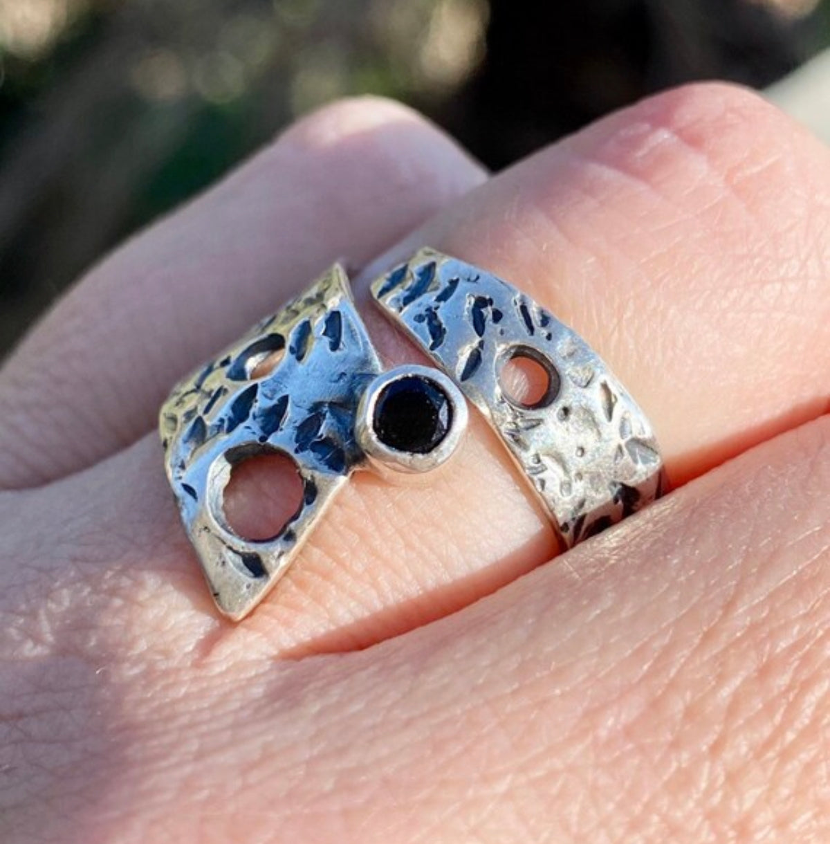 black wide ring wrap around with black gemstone