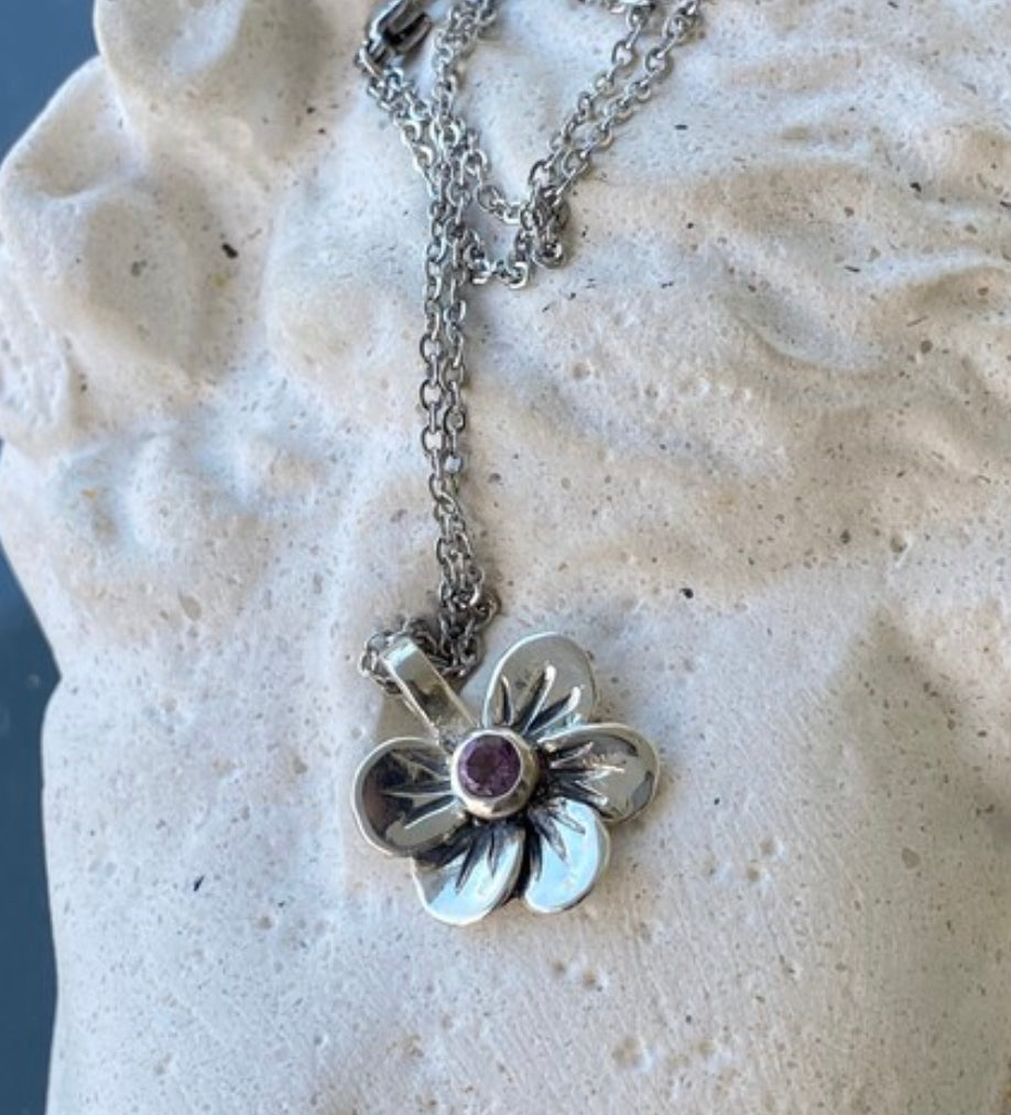 flower necklace with amethyst gemstone