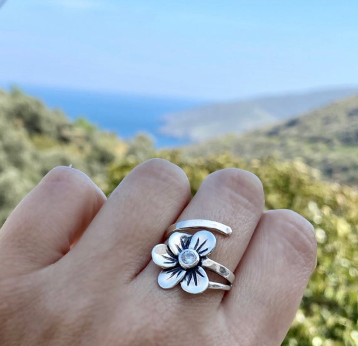 flower ring with zircon