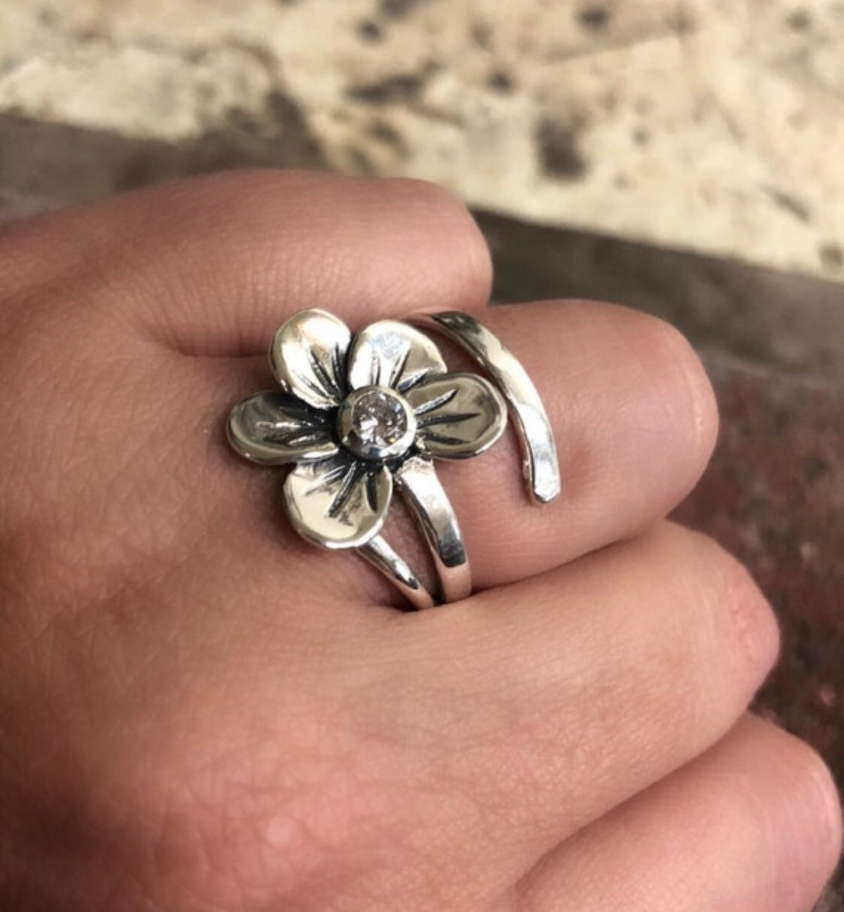 flower ring with zircon