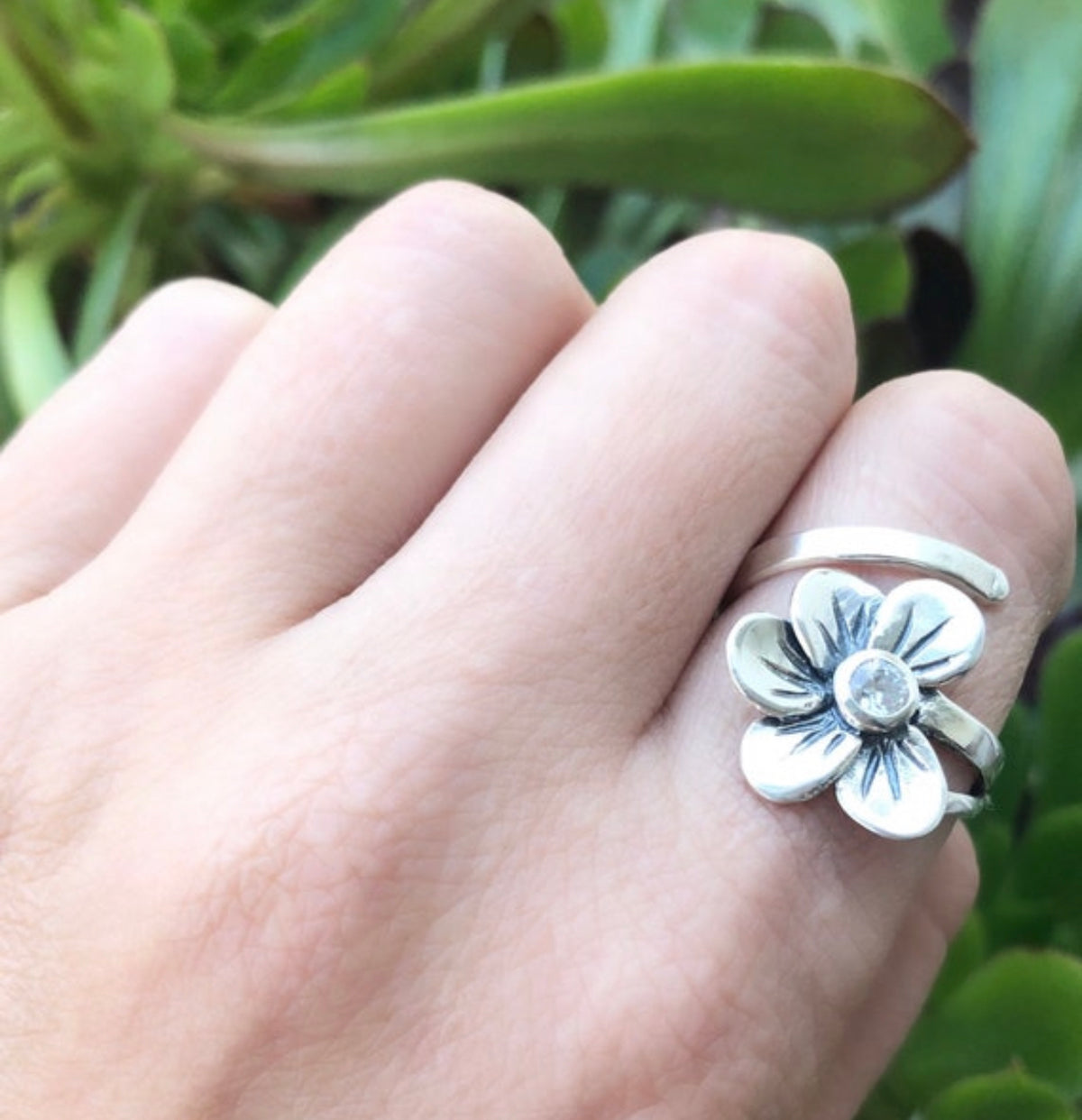flower ring with zircon