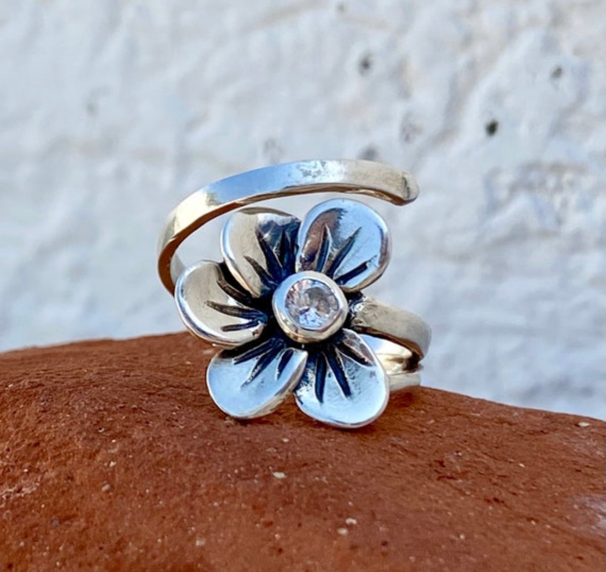 flower ring with zircon