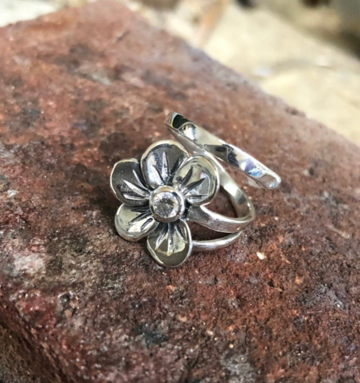 flower ring with zircon