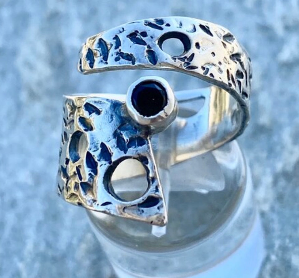 black wide ring wrap around with black gemstone